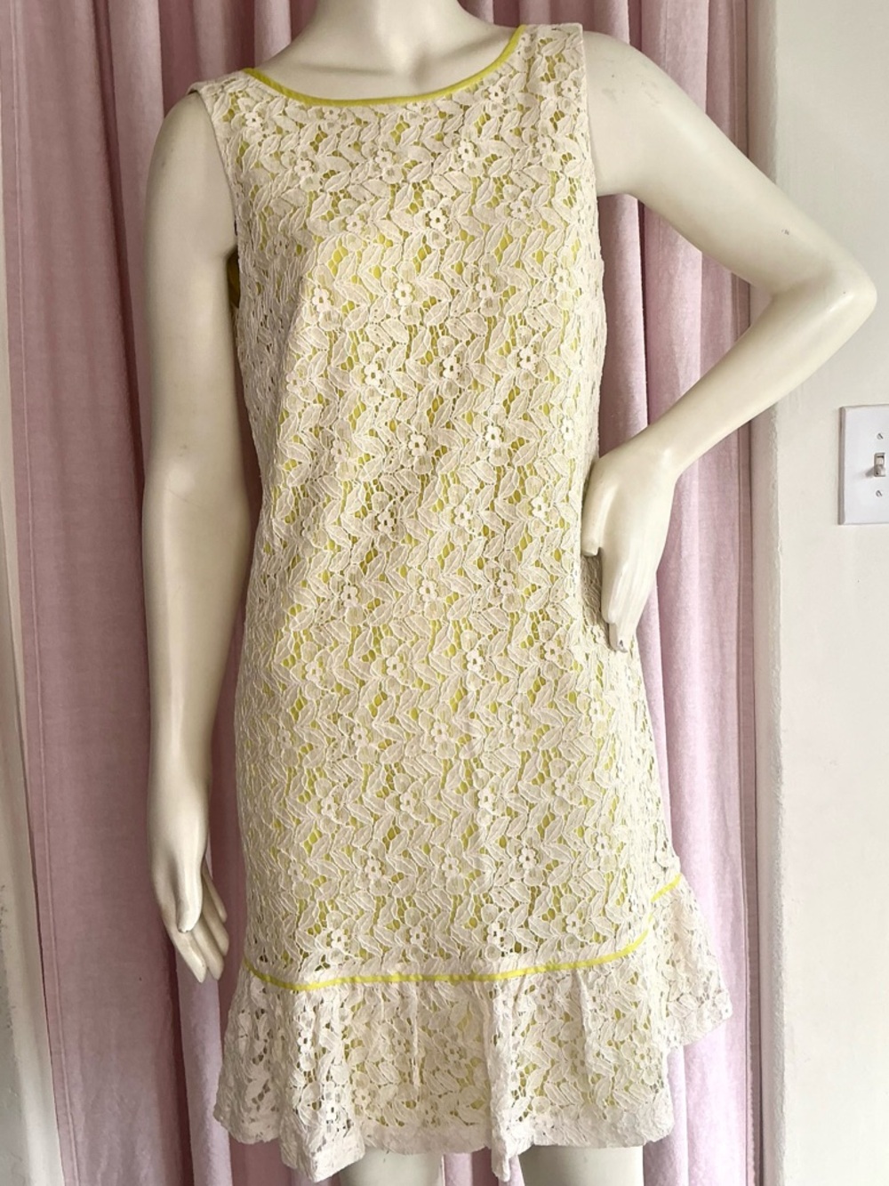 LOFT Floral Lace Dress Sleeveless Ruffle Hem Size 6 elegant romantic